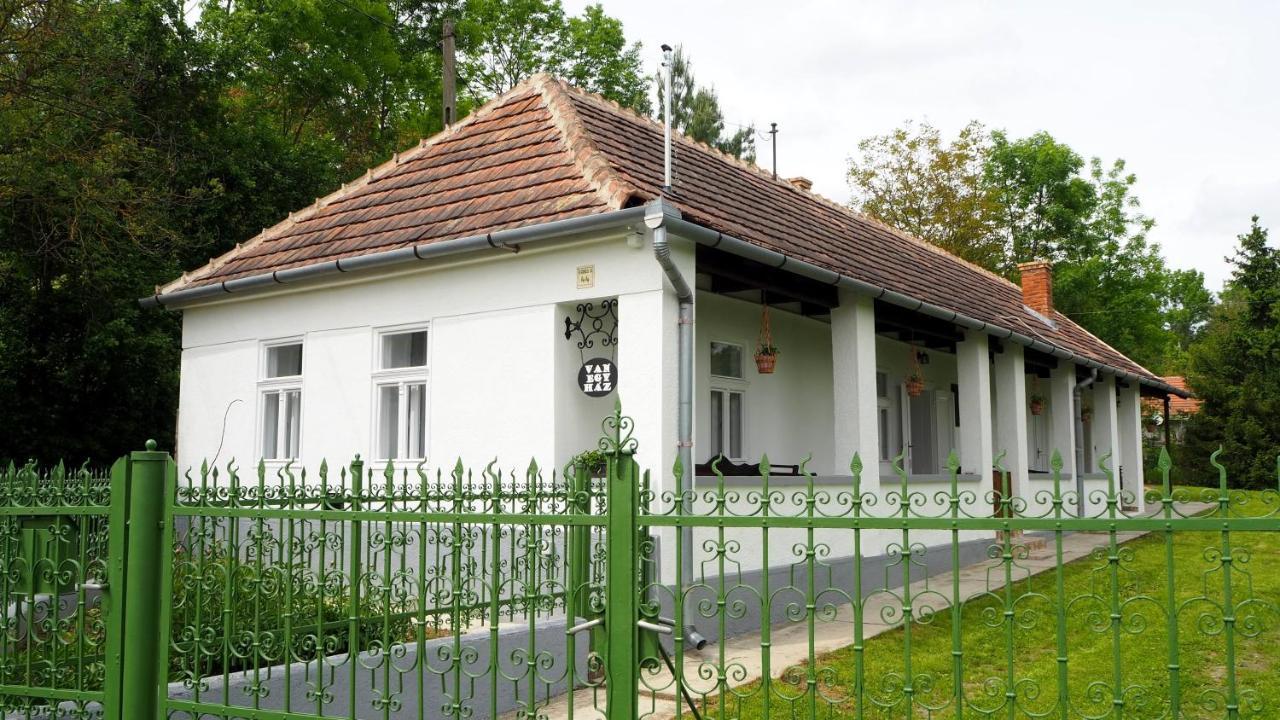 Van egy ház Villa Erdohorvati Exterior foto